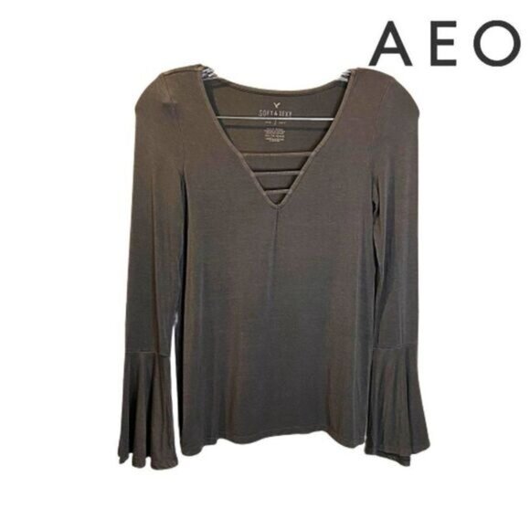 American Eagle’s Soft and‎ Sexy V neck Bell Sleeve Super Soft Women's Top - Picture 3 of 7
